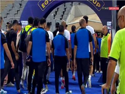 السوبر المصري| لاعبو الزمالك يغادرون الملعب ويرفضون استلام الميداليات