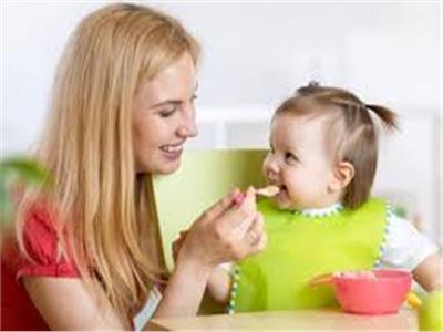 نصائح للأمهات لفطام الطفل في المراحل الأولى