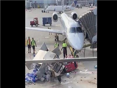 فيديو| حقيقة تصادم معدة تموين بطائرة بمطار القاهرة