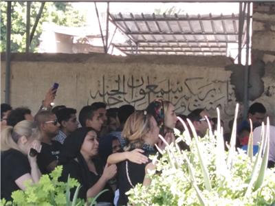 15 صورة من جنازة الفنان طلعت زكريا في الإسكندرية