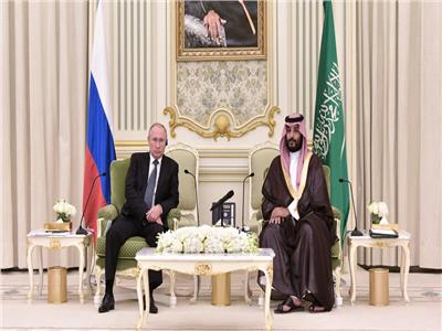 بالصور والفيديو.. بوتين يلتقي بن سلمان خلال زيارته للسعودية