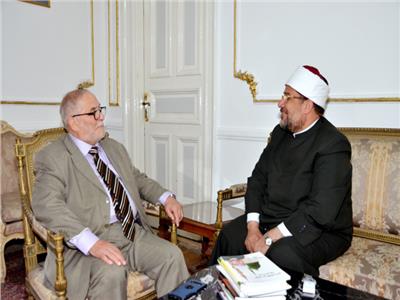 وزير الأوقاف وعميد معهد ليون للحضارة الإسلامية يبحثان سبل التعاون