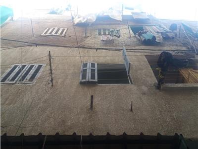 إصابة 3 أشخاص في انهيار سقف عقار بالإسكندرية