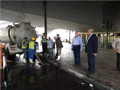 صور| نائب محافظ القاهرة يتابع عملية شفط مياه الأمطار
