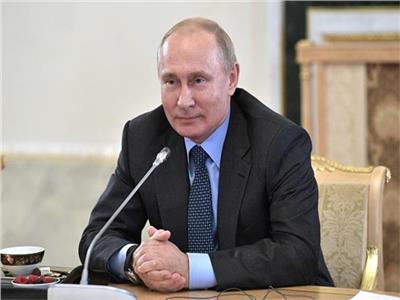 «بوتين» و«ماكرون» يناقشان مضمون محادثات سوريا في سوتشي