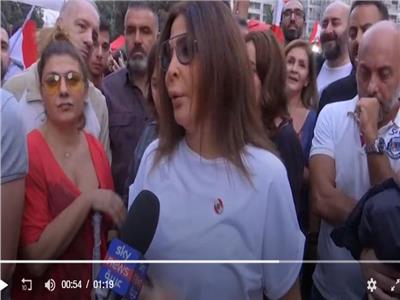 فيديو| إليسا تحتفل بعيد ميلادها وسط المتظاهرين في لبنان