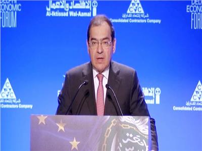 وزير البترول يشارك في القمة الاقتصادية العربية الأوروبية باليونان