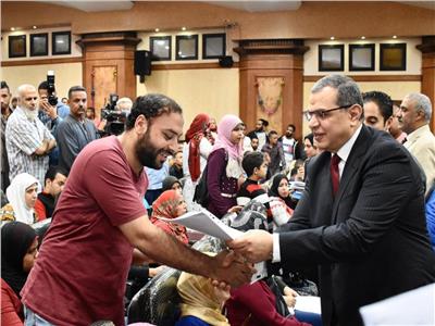 بنك مغربي يعين 25 موظفا من ذوي القدرات الخاصة بالقاهرة