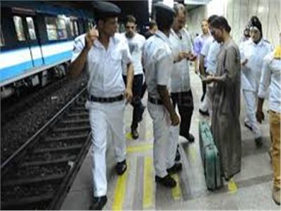 شرطة النقل تضبط سيدة و5 مسجلين خطر بمحطات السكك الحديدية