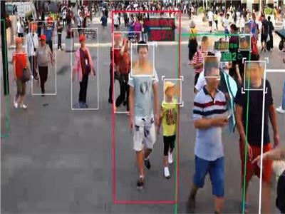 فيديو | شاشات عرض في الصين بتقنية التعرف على الوجه لمعرفة مخالفي المرور