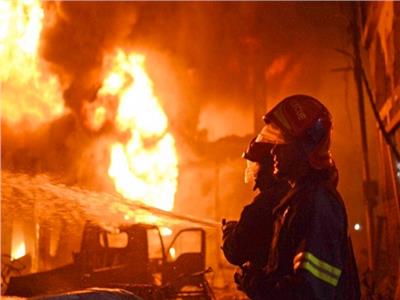 فيديو| السيطرة على حريق في مخزن أخشاب بحدائق القبة