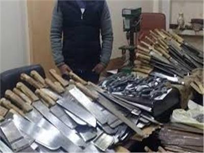 القبض على عاطل حول منزلة لورشة لتصنيع السلاح بمدينة نصر
