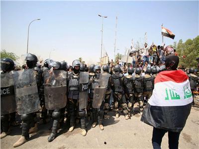 قوات مكافحة الشغب العراقية تستعيد السيطرة على جسر الأحرار في بغداد