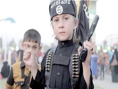 «أطفال داعش» يبحثون عن طوق نجاة من مصير مجهول.. و«غرس الأفكار المتشددة» معضلة كبرى