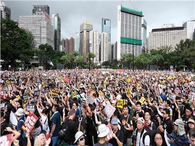 استسلام بعض محتجي هونج كونج ...والشرطة تؤكد:«نسعى لحل سلمي»