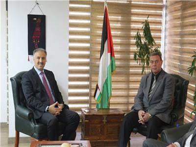 السفير الفلسطيني يشيد بالتعاون الإعلامي مع مصر