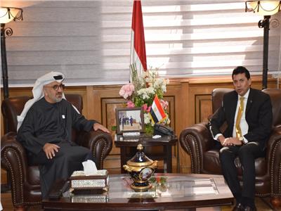 وزير الرياضة يلتقي أمين عام مجلس أبو ظبي الرياضي