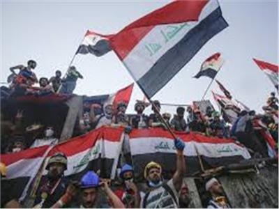 متظاهرون عراقيون يغلقون 3 جسور بالناصرية أمام حركة السير