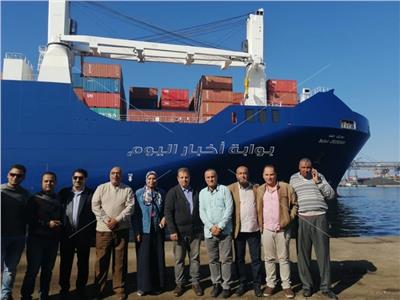 صور| مركب محمل بـ10 جرارات أمريكية جديدة ترسو بميناء الإسكندرية