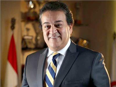 «عبدالغفار» يتلقى تقريرا حول فوز مصر بتنظيم بطولتي كأس العالم للإسكواش واليد للجامعات