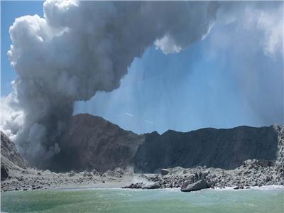 شرطة نيوزيلندا لا تتوقع العثور على ناجين آخرين من ثوران بركان