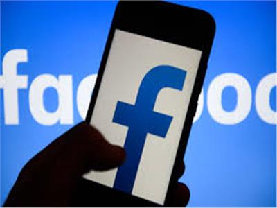 "فيسبوك" يحقق في نشر معلومات لهواتف ربع مليار مستخدم