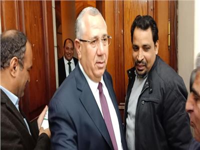 صور| وزير الزراعة الجديد «السيد القصير» يصل الوزارة