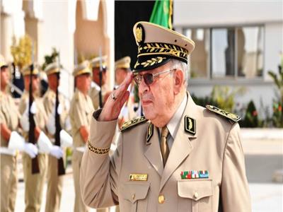 وفاة رئيس أركان الجيش الجزائري.. وتعيين اللواء سعيد شنقريحة بـ«الإنابة»