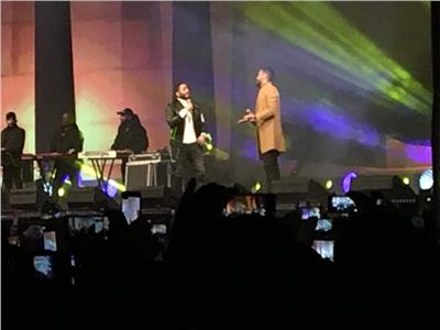 «ديو» تامر حسني ورامي جمال بمسرح «المنارة» على أنغام «دايب»