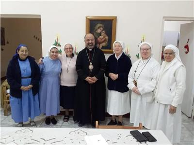 بطريرك الكاثوليك يهنئ الجماعة الرهبانية بالمستشفي الإيطالي بأعياد الميلاد