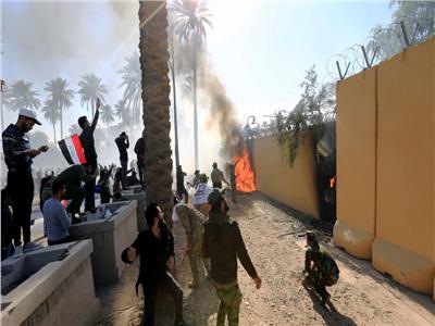 السفارة الأمريكية في بغداد تدعو مواطنيها إلى عدم الاقتراب من مبناها