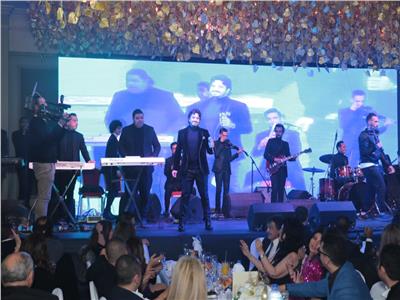 صور| مصطفى حجاج يُغني وكوشنير ترقص بحفل ليلة رأس السنة