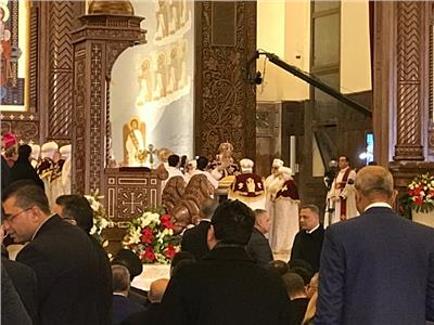 وزيرا التموين والشباب يصلان إلى كاتدرائية ميلاد المسيح 