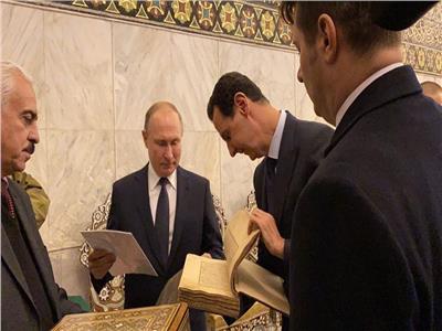 رفقة «الأسد».. بوتين يزور الجامع الأموي في دمشق و«ضريح النبي يحيى»