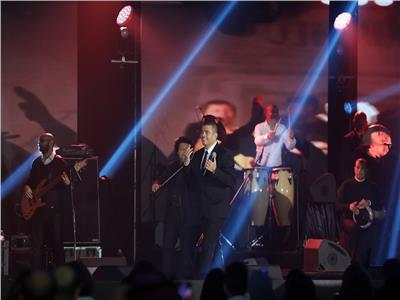 عمرو دياب يُعلن موعد طرح ألبومه الجديد
