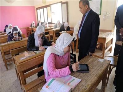 3442 طالب وطالبة يؤدون امتحانات الصف الأول والثاني بالثانوية بالوادي الجديد