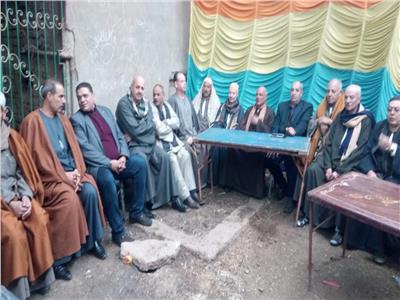 لجنة عرفية تنجح في إنهاء خصومة بين عائلتين في السنطة
