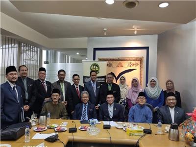 مسئولو التعليم العالي والشؤون الدينية بماليزيا في زيارة لفرع خريجي الأزهر