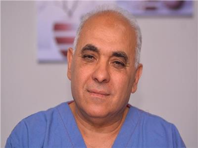 جمعية العيب الخلقي للأمعاء تكرم الجراح المصري كريم أبو المجد