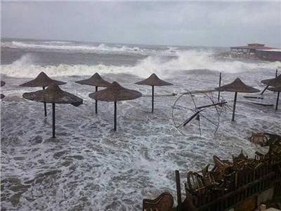 نتيجة النوة الشديدة وارتفاع الأمواج.. بيان من «الري» حول منطقة الشاطئ بكفر الشيخ