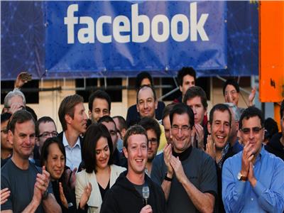 «فيسبوك».. نقطة تحول في تاريخ التواصل الإنساني