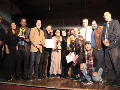 «أنا كارمن» يفوز بأفضل عرض بمهرجان «المونودراما» في الجزائر