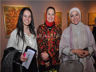 صور| افتتاح معرض الفنانة ثريا رفعت بحضور الإعلامية دعاء فاروق