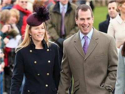 صحيفة: بيتر فيليبس حفيد ملكة بريطانيا ينفصل عن زوجته