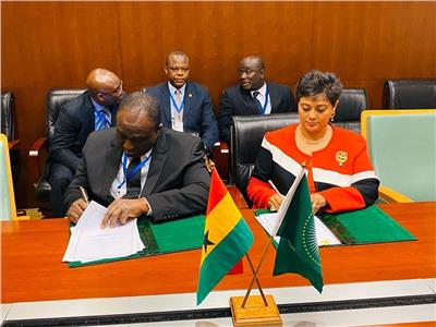 رئيس مفوضية الإتحاد الأفريقي يوقع إتفاق المقر لمنطقةً التجارة الأفريقيةً الحرة