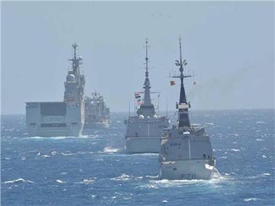 القوات البحرية المصرية والفرنسية تنفذان تدريبا بحريا عابرا بالبحر المتوسط