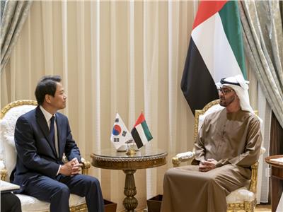 ولي عهد أبو ظبي يلتقي مبعوث الرئيس الكوري الجنوبي