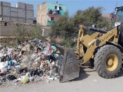 حملات مكثفة لرفع وإزالة القمامة من شوارع مدينة منفلوط بأسيوط