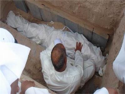 هل يجوز دفن النساء مع الرجال في عينٍ واحدة؟.. «البحوث الإسلامية» يجيب