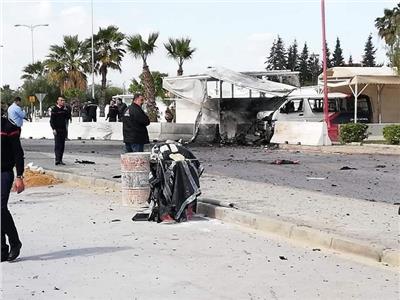 5 مصابين وغلق الشوارع المحيطة..ننشر تفاصيل تفجير محيط السفارة الأمريكية بتونس